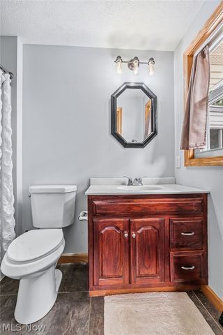 5220 Woodlynn Street NE, East Canton, OH 44730
