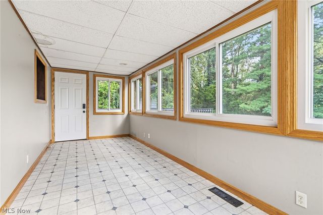 5220 Woodlynn Street NE, East Canton, OH 44730