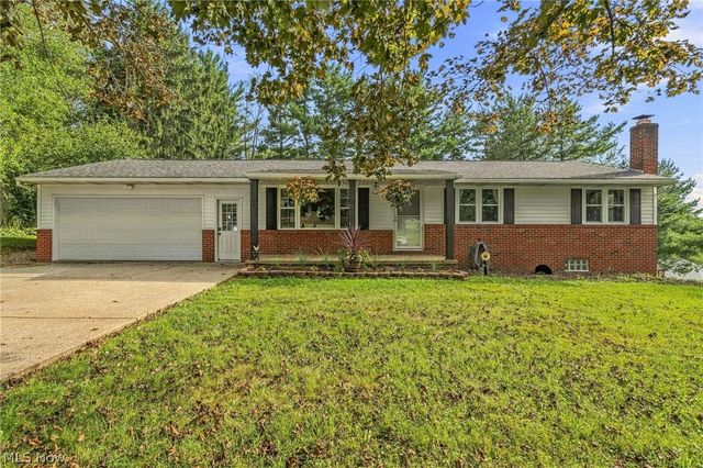 5220 Woodlynn Street NE, East Canton, OH 44730