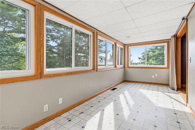 5220 Woodlynn Street NE, East Canton, OH 44730