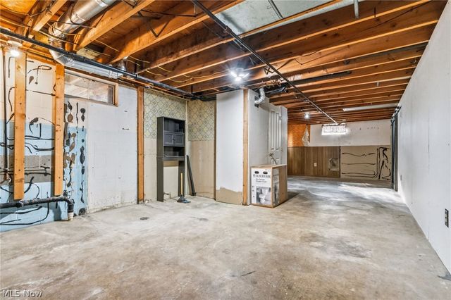 5220 Woodlynn Street NE, East Canton, OH 44730