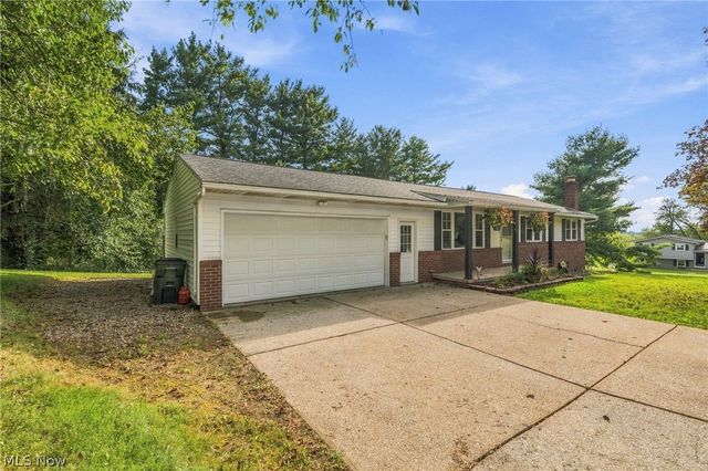 5220 Woodlynn Street NE, East Canton, OH 44730