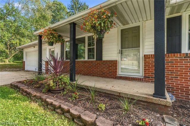 5220 Woodlynn Street NE, East Canton, OH 44730