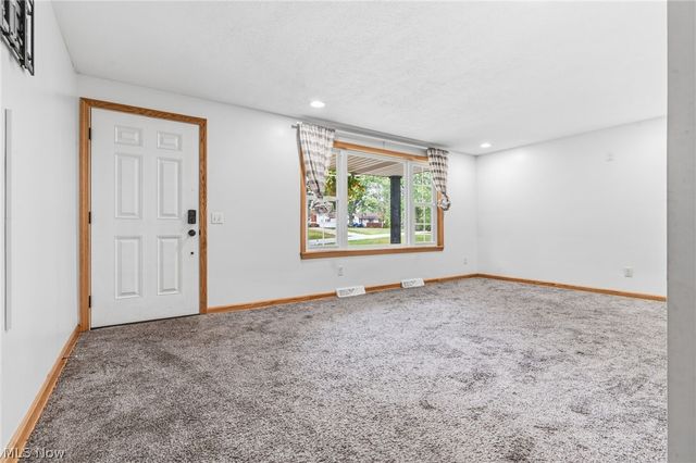5220 Woodlynn Street NE, East Canton, OH 44730