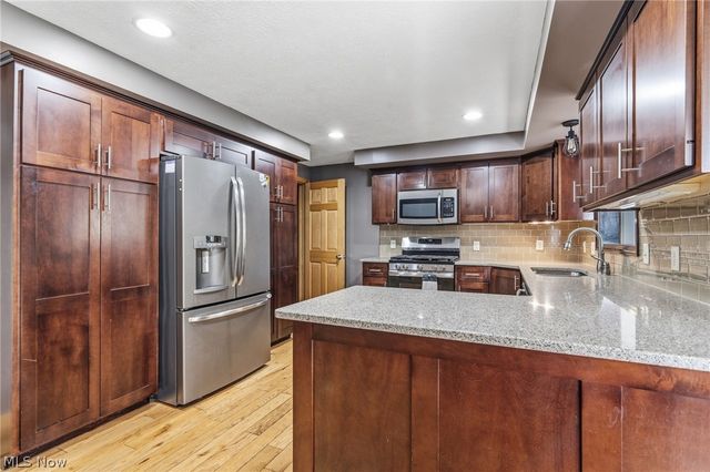 5220 Woodlynn Street NE, East Canton, OH 44730