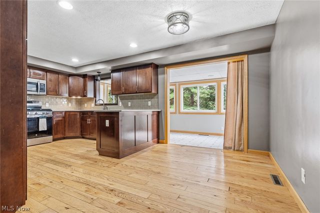 5220 Woodlynn Street NE, East Canton, OH 44730
