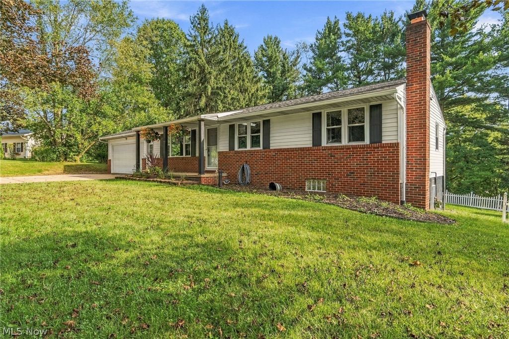 5220 Woodlynn Street NE, East Canton, OH 44730