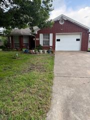 502 E College Street, Leonard, TX 75452