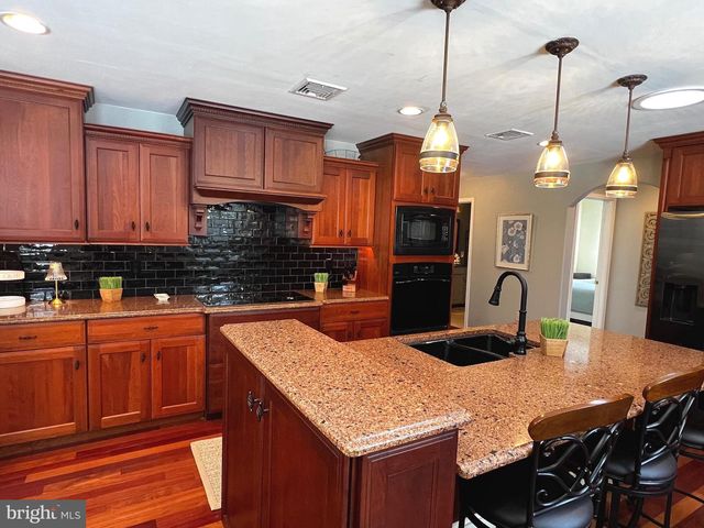 214 WILLIAM DR, Hershey, PA 17033