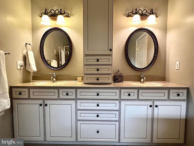 214 WILLIAM DR, Hershey, PA 17033