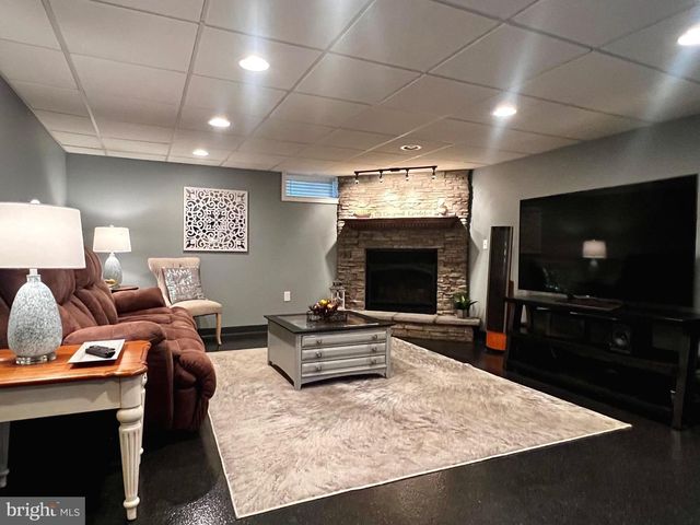 214 WILLIAM DR, Hershey, PA 17033