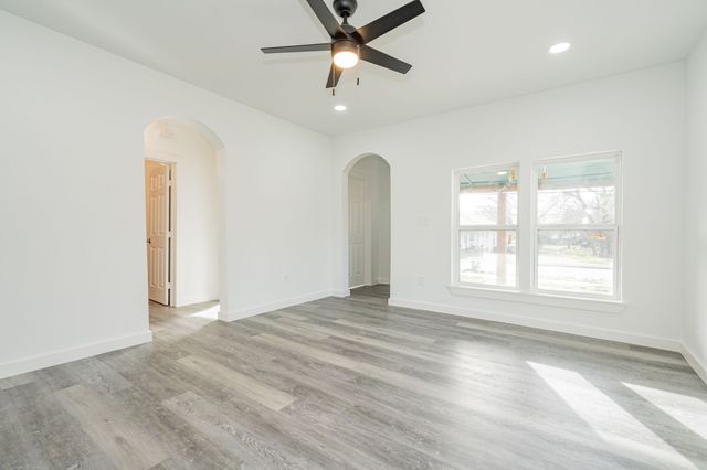 824 N Virginia Street, Terrell, TX 75160