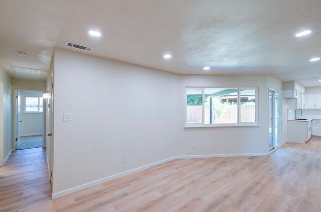 1484 W Indianapolis Avenue, Fresno, CA 93705