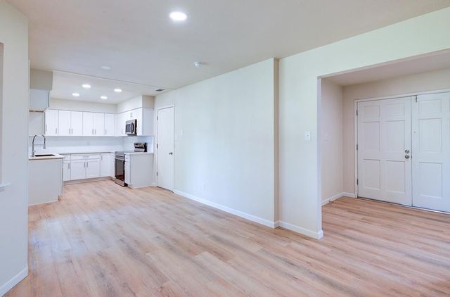 1484 W Indianapolis Avenue, Fresno, CA 93705