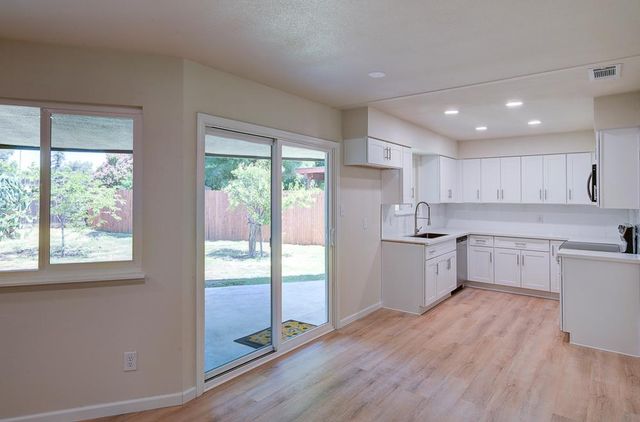 1484 W Indianapolis Avenue, Fresno, CA 93705