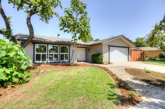 1484 W Indianapolis Avenue, Fresno, CA 93705