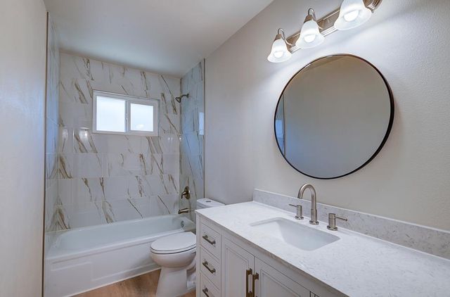 1484 W Indianapolis Avenue, Fresno, CA 93705