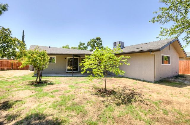 1484 W Indianapolis Avenue, Fresno, CA 93705