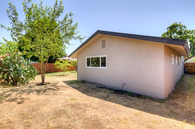 1484 W Indianapolis Avenue, Fresno, CA 93705