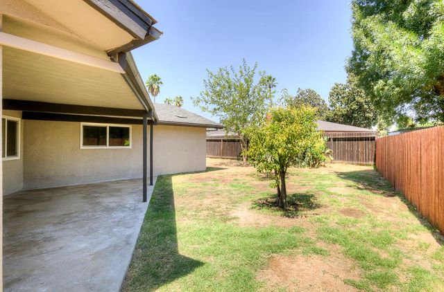 1484 W Indianapolis Avenue, Fresno, CA 93705