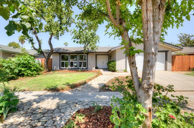 1484 W Indianapolis Avenue, Fresno, CA 93705