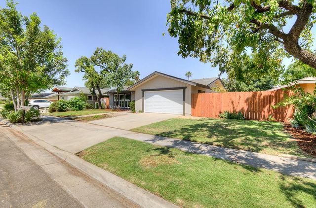 1484 W Indianapolis Avenue, Fresno, CA 93705