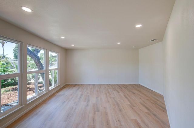 1484 W Indianapolis Avenue, Fresno, CA 93705