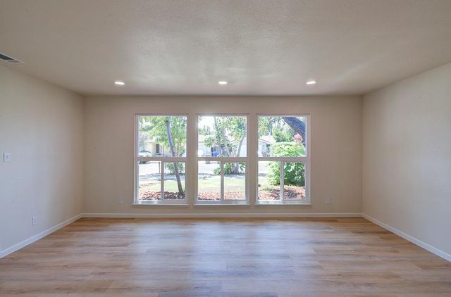 1484 W Indianapolis Avenue, Fresno, CA 93705