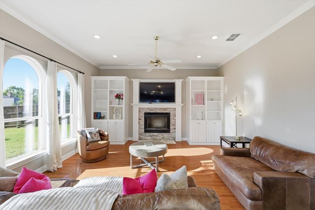 1512 Hunters Ridge Circle, Denton, TX 76205