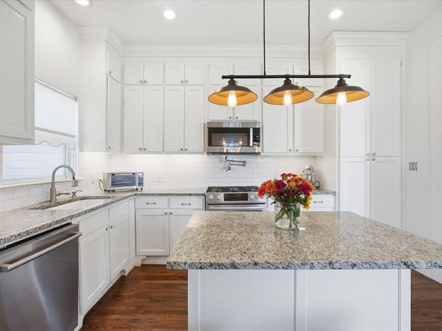 305 E Shoemaker Street, Decatur, TX 76234