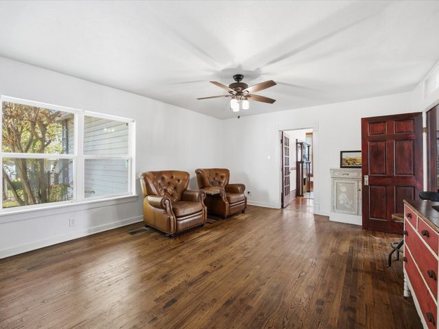 305 E Shoemaker Street, Decatur, TX 76234