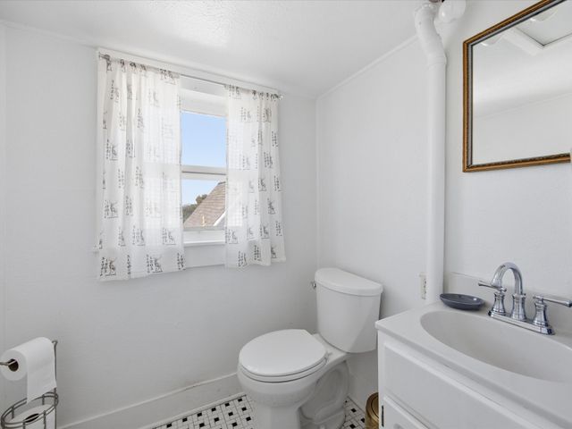 305 E Shoemaker Street, Decatur, TX 76234