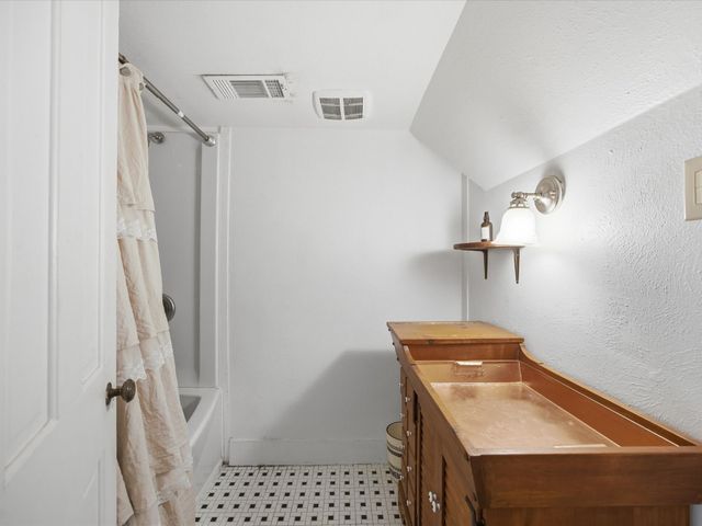 305 E Shoemaker Street, Decatur, TX 76234