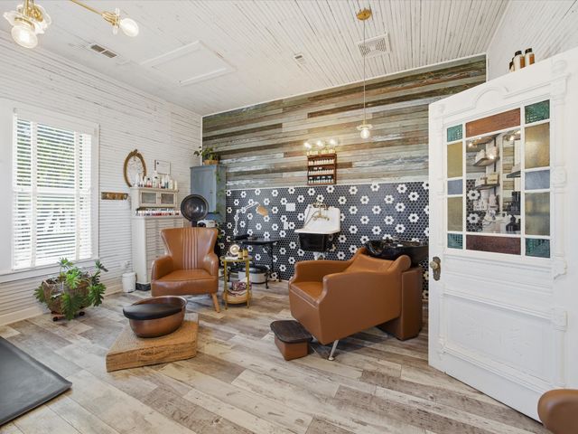 305 E Shoemaker Street, Decatur, TX 76234