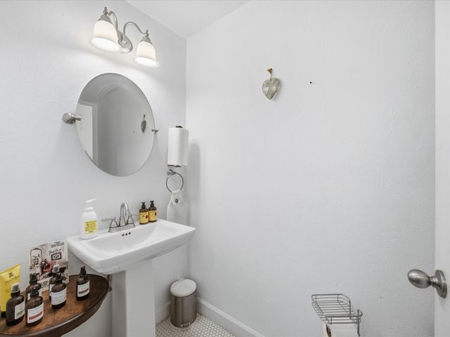 305 E Shoemaker Street, Decatur, TX 76234