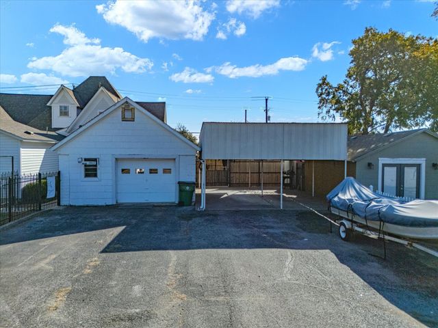 305 E Shoemaker Street, Decatur, TX 76234