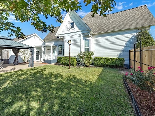 305 E Shoemaker Street, Decatur, TX 76234