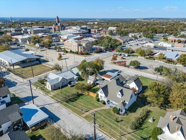 305 E Shoemaker Street, Decatur, TX 76234