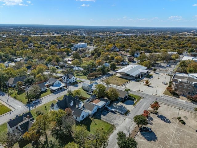 305 E Shoemaker Street, Decatur, TX 76234