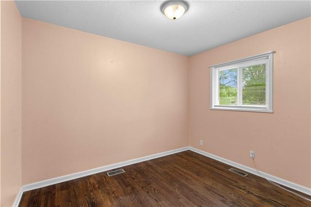 1413 N Geronimo Drive, Independence, MO 64058