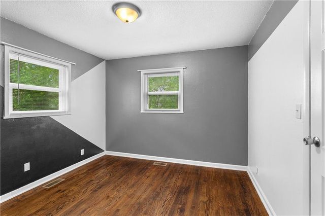 1413 N Geronimo Drive, Independence, MO 64058