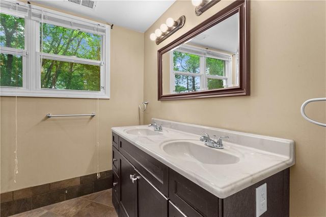 1413 N Geronimo Drive, Independence, MO 64058