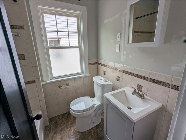 1151 Quilliams Road, Cleveland Heights, OH 44121