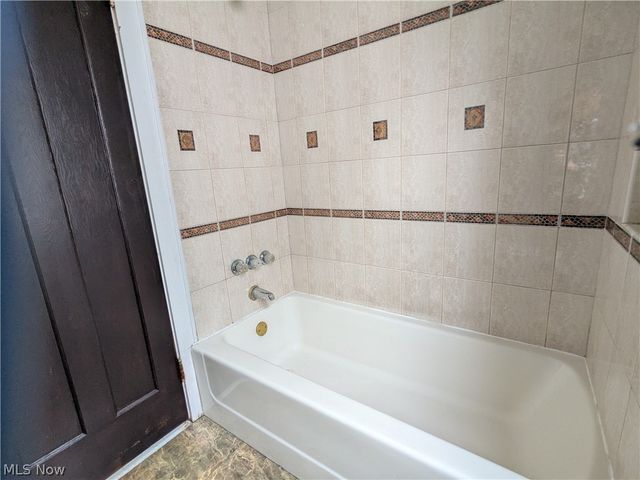 1151 Quilliams Road, Cleveland Heights, OH 44121