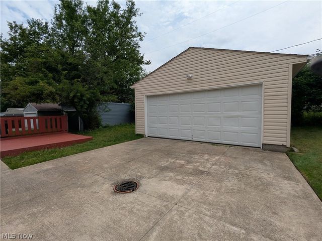 1151 Quilliams Road, Cleveland Heights, OH 44121