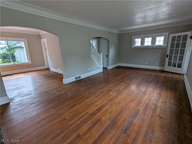 1151 Quilliams Road, Cleveland Heights, OH 44121
