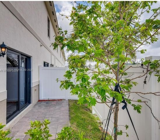 606 SW 12th St, Florida City, FL 33034