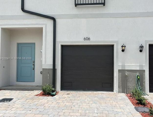 606 SW 12th St, Florida City, FL 33034