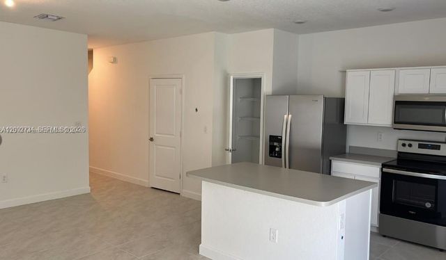 606 SW 12th St, Florida City, FL 33034