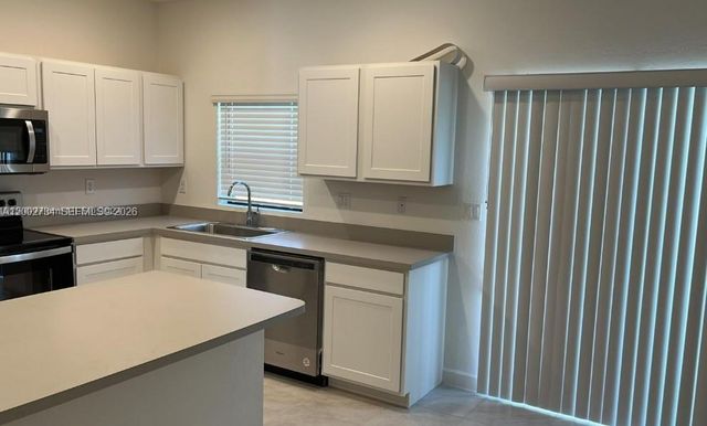 606 SW 12th St, Florida City, FL 33034